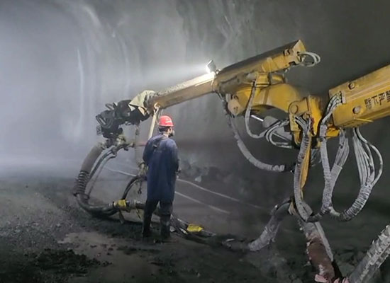 隧道混凝土濕噴臺車施工視頻